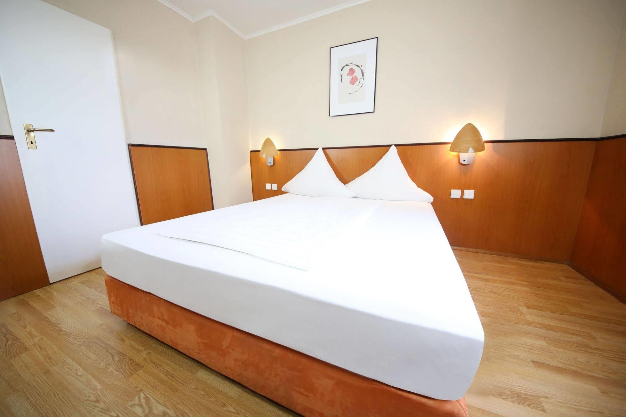 Hotel Europa Оффенбах Экстерьер фото