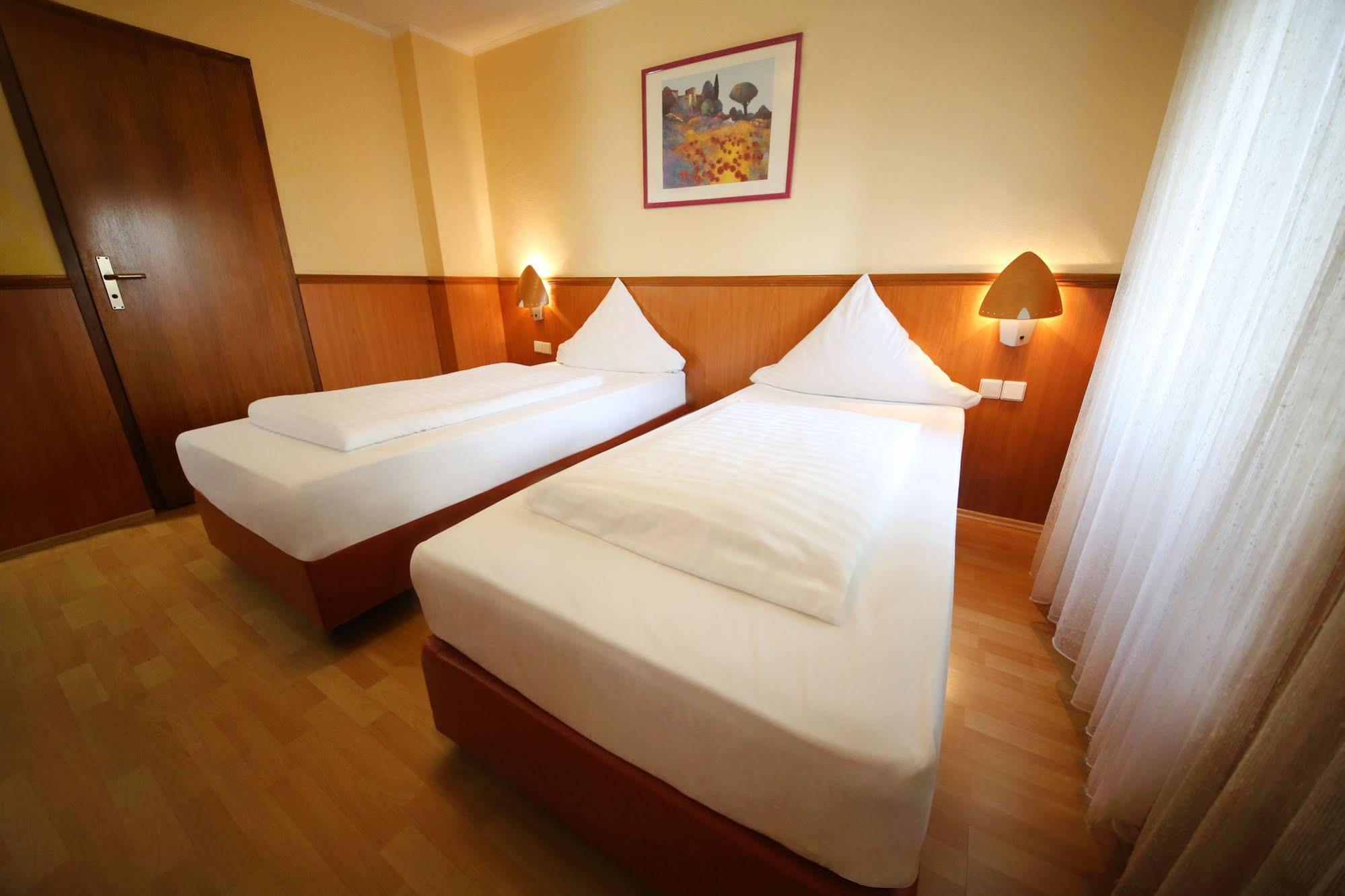 Hotel Europa Оффенбах Экстерьер фото